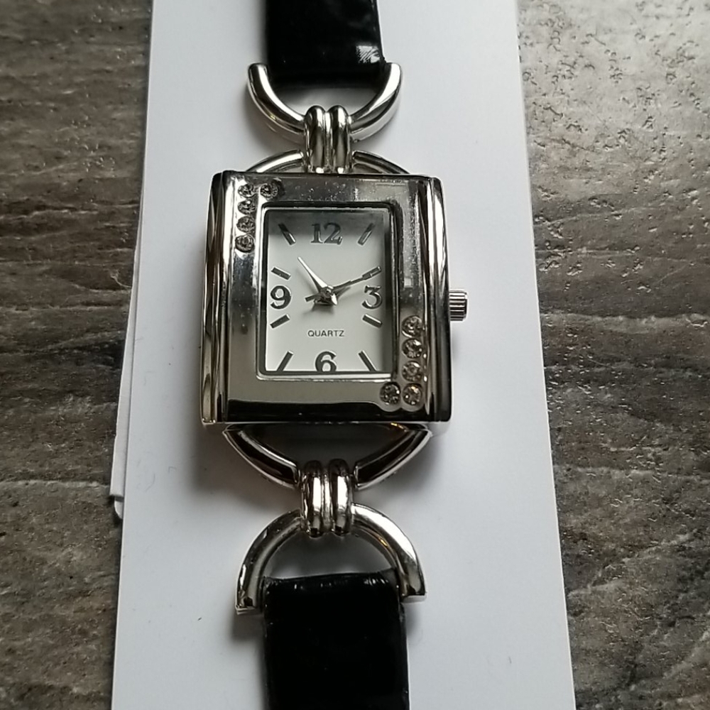NWT Penningtons Women's plus size Watch.